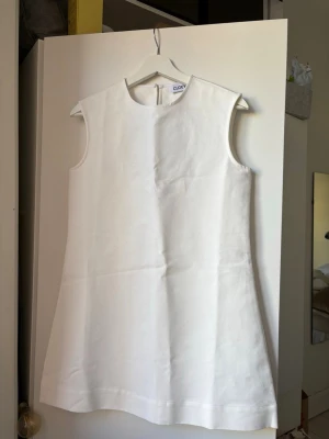 Helt ny klänning från Cloeys  - Helt ny och oanvänd klänning från Chloé Schutermans märke Cloeys. Storlek xs