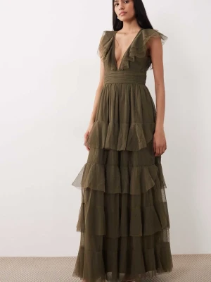 Olivgrön balklänning med volanger - Säljer denna superfina olivgröna balklänning från Asos🥰 slutsåld flera gånger på Asos! Helt ny med prislapp, endast testad! Sitter som en M/S🥰 Nypris 1419