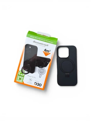 Svart mobilskal dbramante1928 iPhone 16 Pro - Snyggt svart mobilskal från dbramante1928 för iPhone 16 Pro. Tillverkat av återvunnet material och har MagSafe-kompatibilitet. Slimmad design med rund ring på baksidan för extra grepp och skydd. Perfekt för dig som vill ha både stil och funktion.