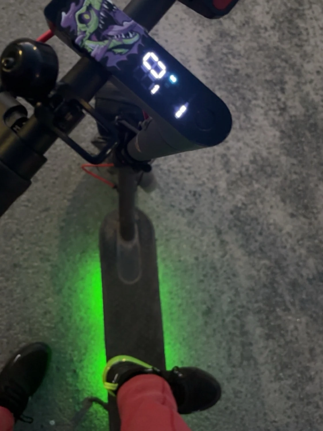 Svart elscooter  - 1