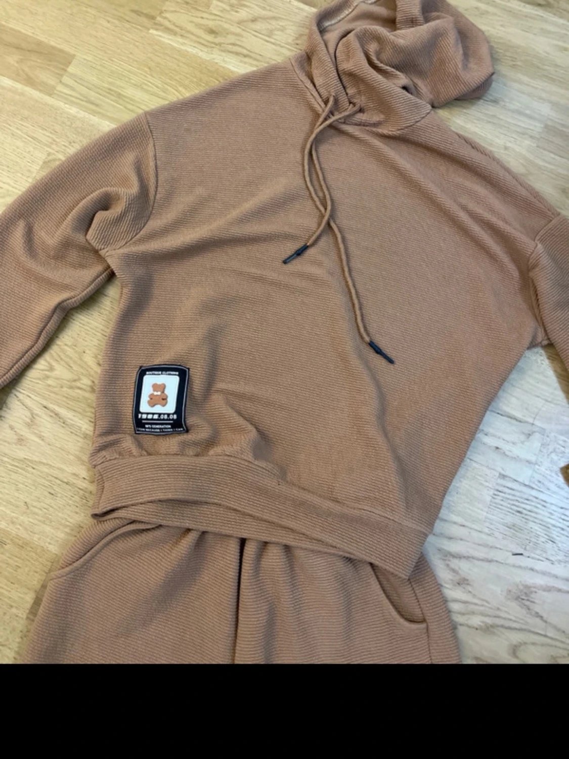 Brun ribbad loungewear-set med luva - 1