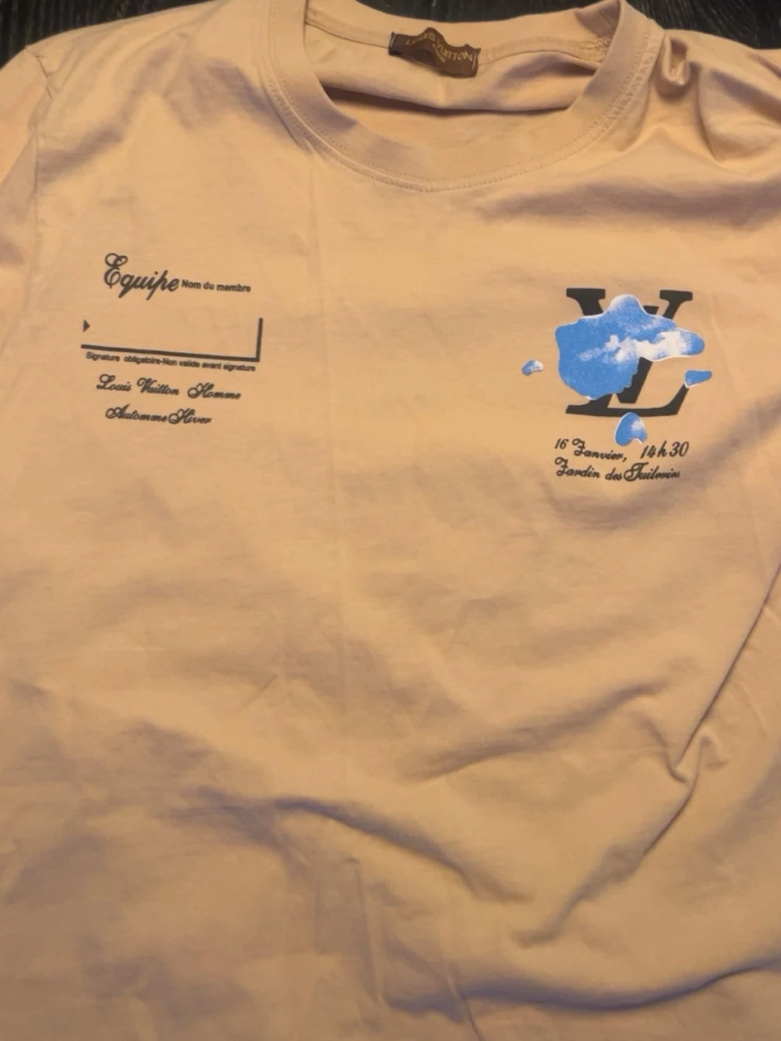 Beige L…..V t-shirt med molntryck - 1