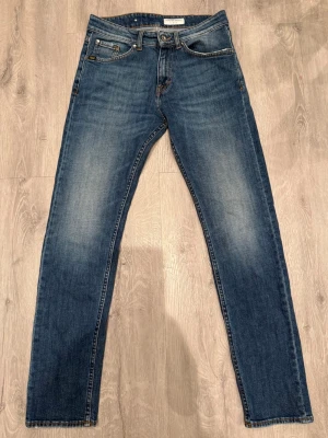 Tiger of Sweden jeans - Snygga jeans från Tiger of Sweden i modellen Rex! Jeansen är knappt använda och i väldigt bra skick. Kan posta snabbt!🙌🏻