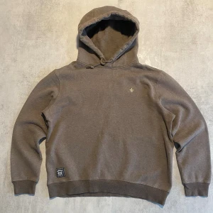 Brun Morris hoodie  - Jag Säljer en fet tröja från Morris| skicket på tröjan är bra 8/10  | storlek M| ny pris 2000: mitt pris är 499 | skriv vid frågor och funderingar  