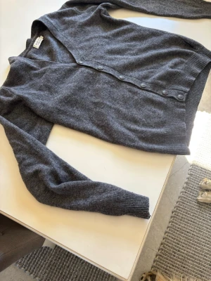 Grå kofta från Casual Friday - Grå kofta, bra till sommaren