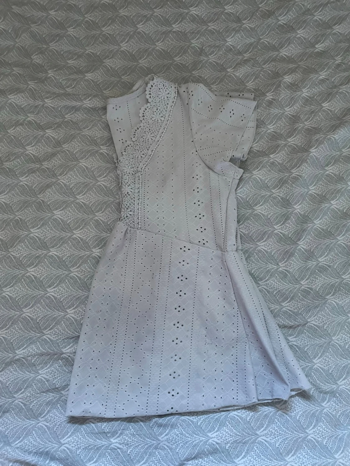 Beige blus med spets och volangärm - 2