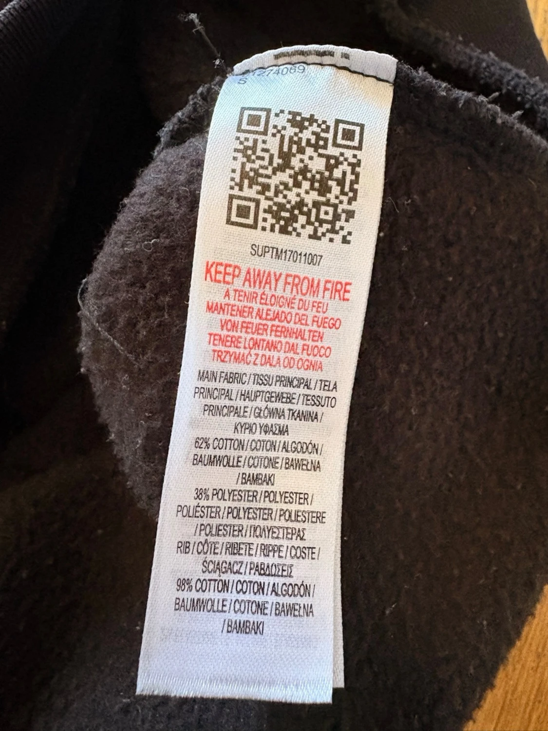 Svart hoodie med tryck SUPPLY - 4