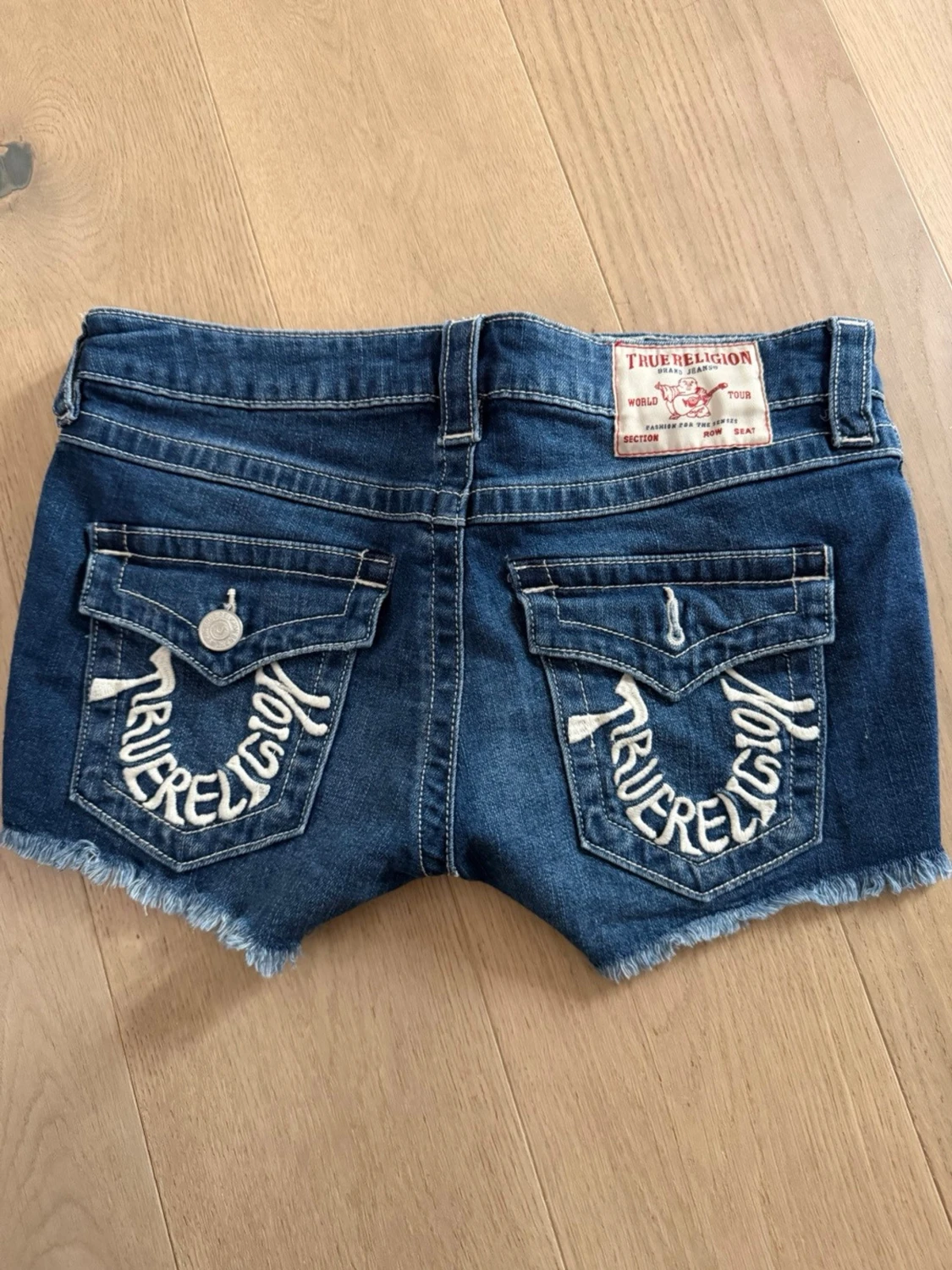 Blå jeansshorts från True Religion - 1