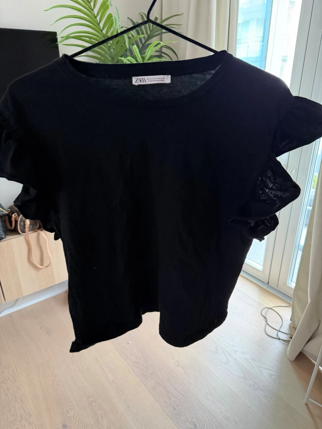 Svart volangtopp från Zara - 1