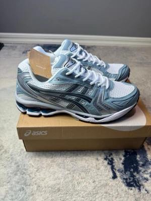 ASICS Gel Kayano 14 'White Fjord Grey'  - Som på bilderna, box tillkommer°
