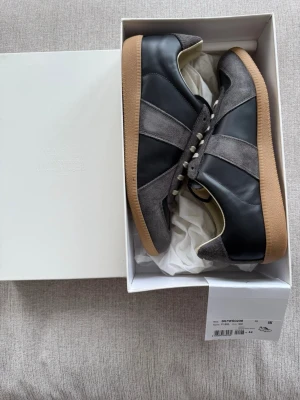Maison Margiela gats (44) - Great condition margiela gats, never worn. Completely new. Comes with box and dustbags (everything included in the picture). Same day shipping.  Size 44 fits 45
