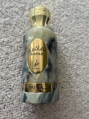Khadlaj Nafais Sharq - Oanvänd parfym, endast testad. Har förvarats mörkt för parfymens bästa. Lådan finns ej kvar. Pris kan diskuteras 