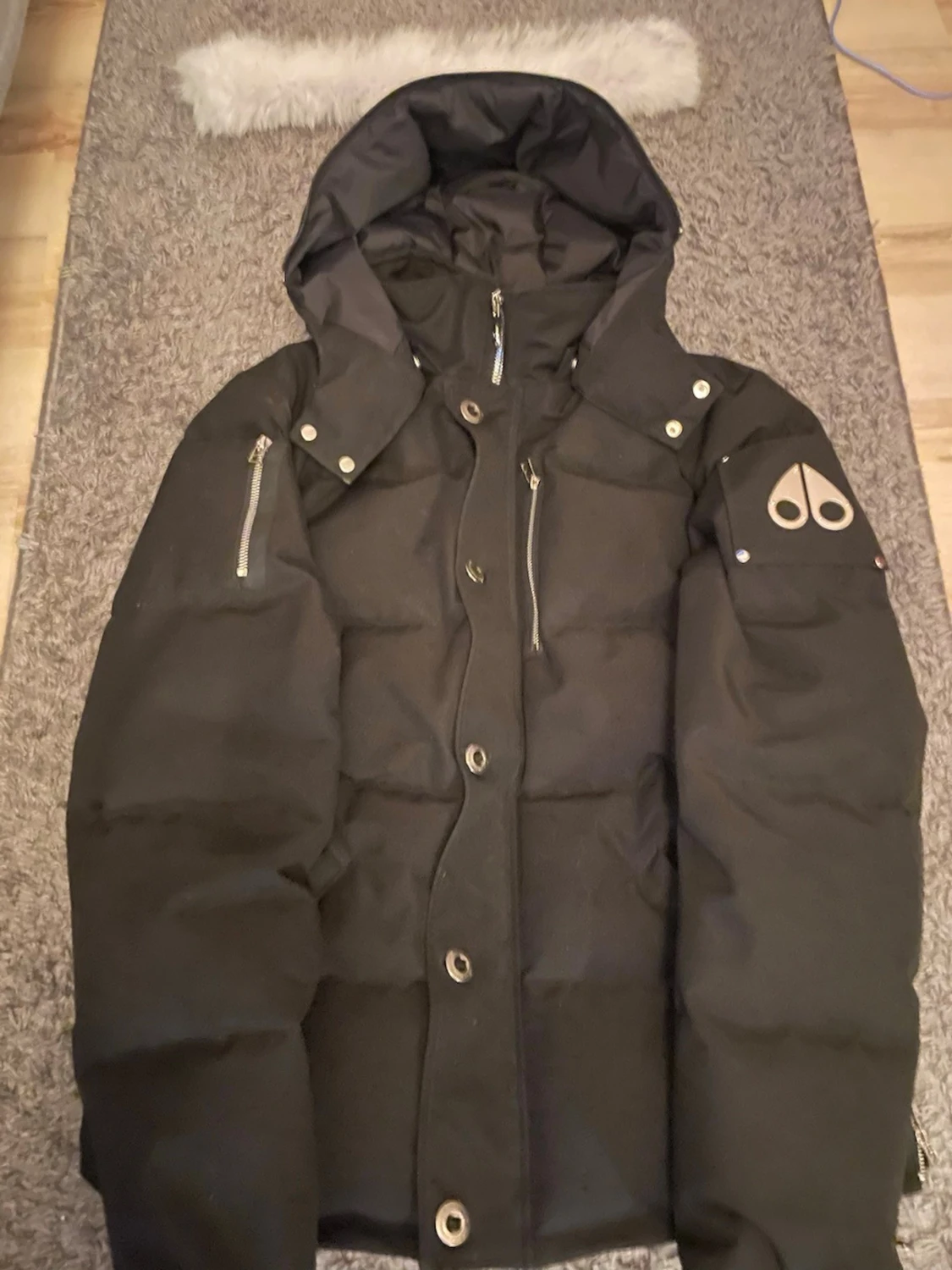 Svart dunjacka från Moose Knuckles - 1