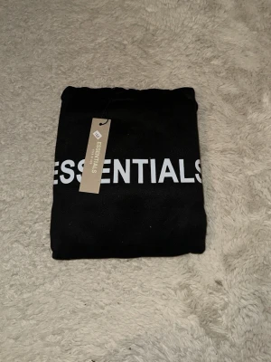 Essentials hoodie  - Skickar inom 24 timmar storlek 160cm 