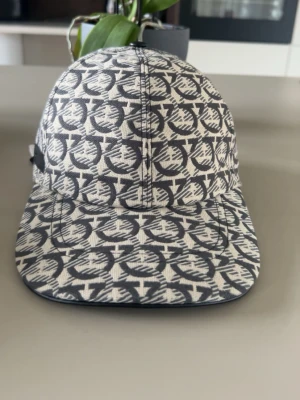 FRG keps - FRG keps, no size, hör av vid men bara lilla