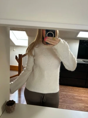 Vit tröja  - Super mysig tröja 