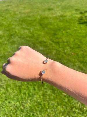 Caroline Svedbom halsband - Såå fint armband från Caroline svedbom❤️❤️