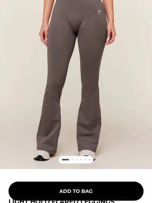 Gymshark Helt nya bootcut tights  - Säljer dessa helt nya då de var för långa för mig och retur ej är aktuellt nu. De är i m. För långa på mig som är 160. Ligger i orginalfärpackning