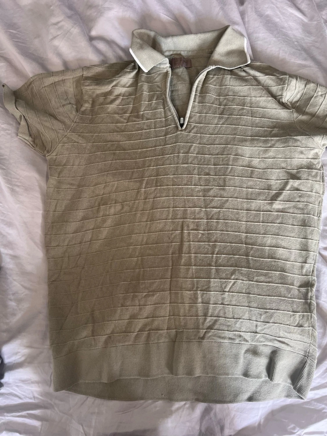 Beige ribbad polotopp med krage