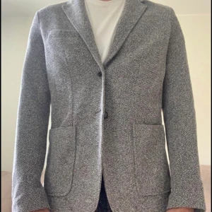 Zara Blazer - Stickad blazer från zara. Bra skick inga defekter 