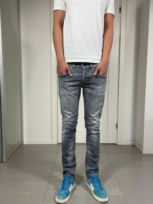 Dondup George Jeans  - Säljer nu dessa Dondup George Jeans, skriv för fler bilder/frågor🙌🏼