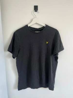 T-shirt Lyle & Scott - Andvänt skick 