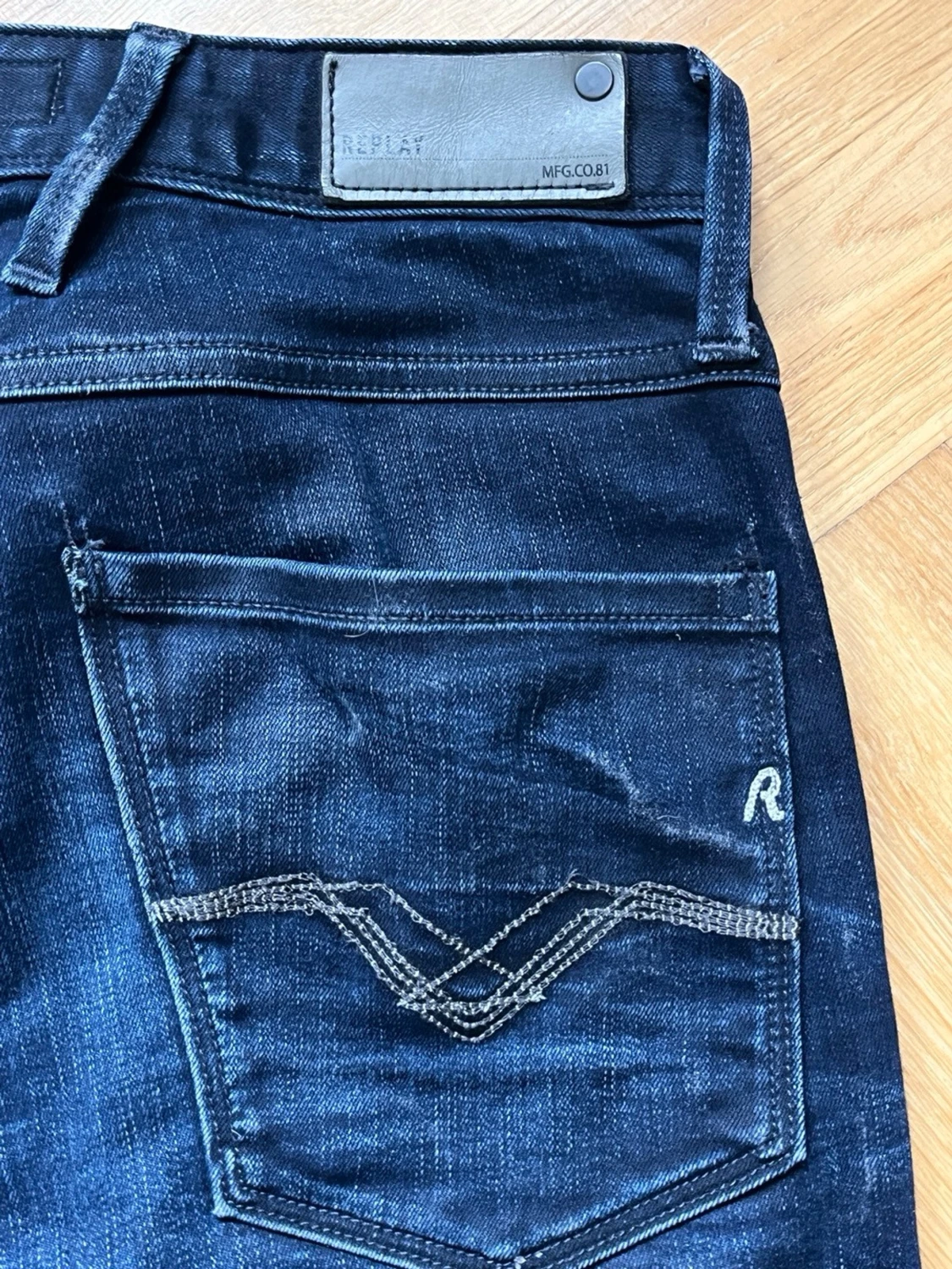 Mörkblå slim jeans från Replay Anbass - 2