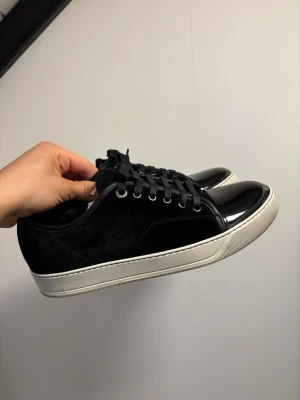 Lanvin captoes svarta med box - Snygga svarta sneakers från Lanvin! Allt og ingår! Storlek 7 UK