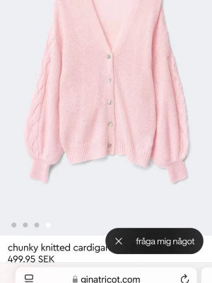 Chunky rosa kofta från Gina Tricot - Fin kofta från Gina. Köpte förra veckan, aldrig använd med prislapp.❤️‍🔥