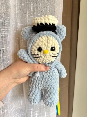 Studenthänge hello Kitty dino  - Virkad av mig! 
