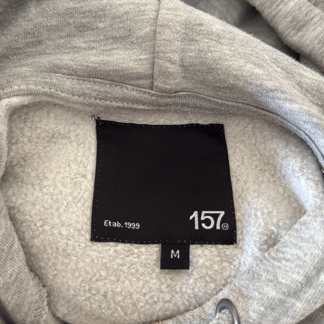 Grå hoodie med huva - 3