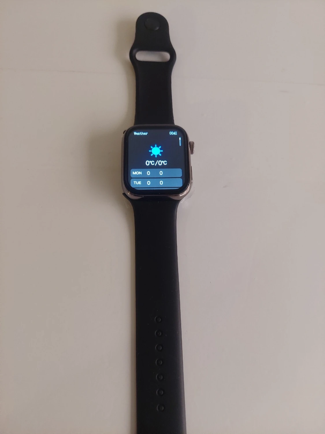 Svart smartklocka med silikonarmband - 2