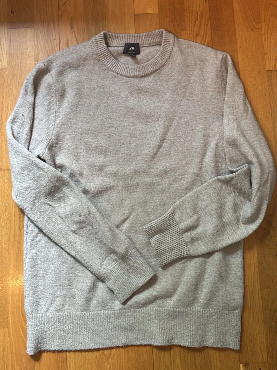 Ljusgrå/beige stickad tröja från H&M