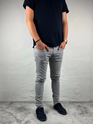 Replay jeans  - Ett par riktigt snygga jeans från Replay i storlek W32 L34 i modellen Anbbas 
