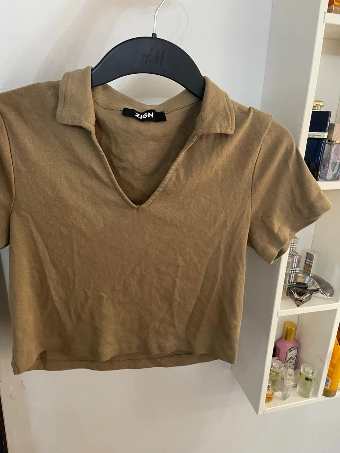Beige croppad topp med krage