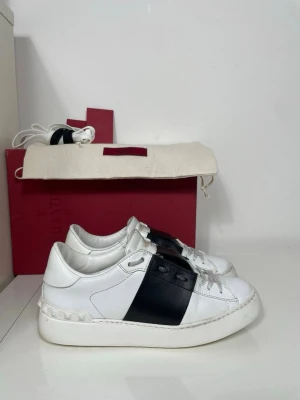 Valentino Open Skor  - Säljer nu dessa Valentino Open Skor, skriv för fler bilder/frågor🙌🏼