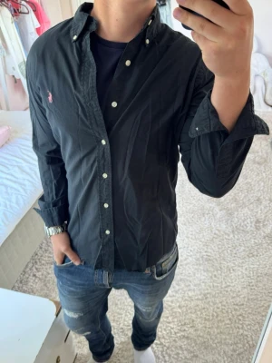 Ralph Lauren skjorta slim fit  - Ralph Lauren | skick 9/10 | Storlek M | Pris - 499kr | Modellen är ca 180cm lång | Hör av dig vid minsta fråga eller fundering!!