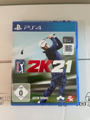 PGA Tour 2K21 - PS4 - PGA Tour 2K21 till PS4 i mycket bra skick. Skivan är utan skador och spelet fungerar som det ska. Aldrig använt. Perfekt för golf- och sportspelare.
