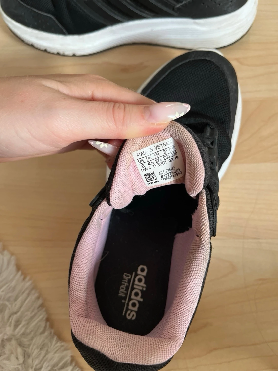 Svarta Adidas sneakers med rosa detaljer - 4