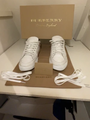 Burberry + og - Burberry skor | 42 | bra skick | + og | ny pris ca 7000