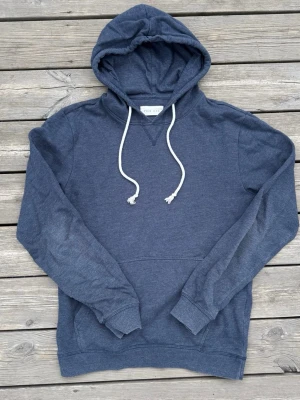 Pier one hoodie - Säljer nu denna feta pier one hoodien. Storlek S. Skick 9/10 knappt andvänd. Perfekt nu till sköna sommarkvällar. Hör av dig vid minst fundering🫶