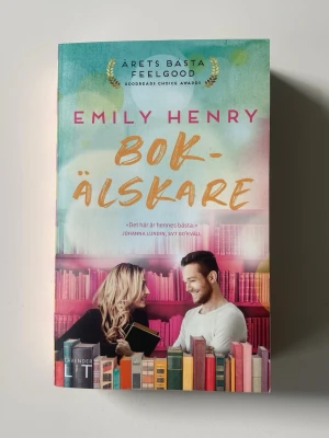 Bokälskare av Emily Henry - Bokälskare (booklovers) av Emily Henry, pocket i okej skick.