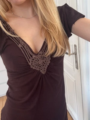 Brun vintage topp - Supersnygg brun vintage topp i fint skick. Det står ingen storlek men skulle säga xs. Jag brukar ha xs och den passar perfekt💕