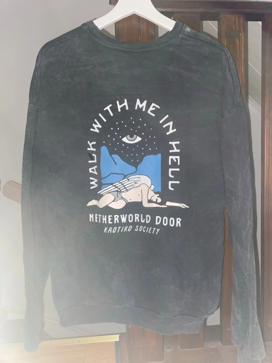 Svart sweatshirt med tryck från Kaotiko BCN - 2