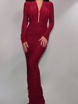 Clo-la Cindy Ruched Dress + Ruched Bolero - Använd endast 2 gånger. Nypris 1798kr. klänning: 1 299kr. Nypris bolero: 499kr. Säljs samlat för 900kr. 