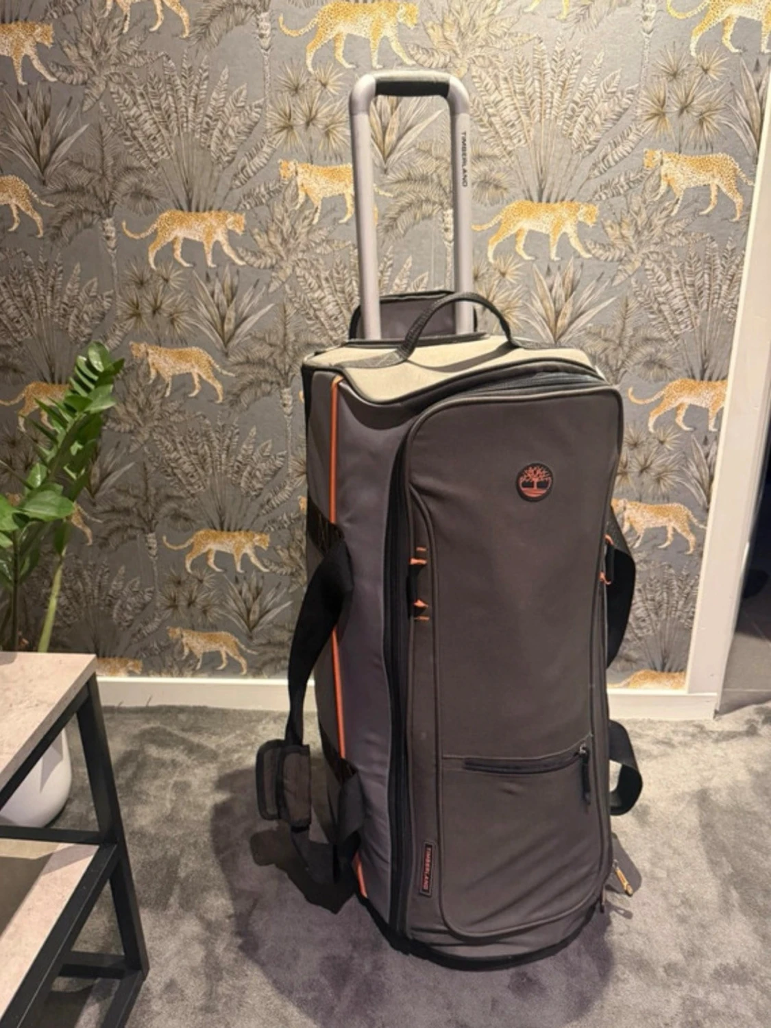 Grå resväska från Timberland