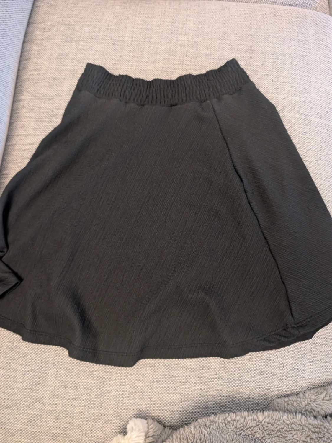 Svart kortkjol med ribbad resår st xs/s