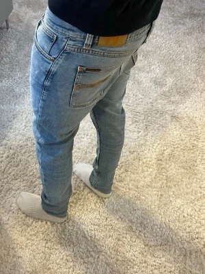 Nudie Lean Dean - Ett par Nudie i modellen ”Lean Dean” storleken är 31x30. De sitter slim men lutar lite åt ”straight” hållet, vid funderingar så är det bara komma DM 📩