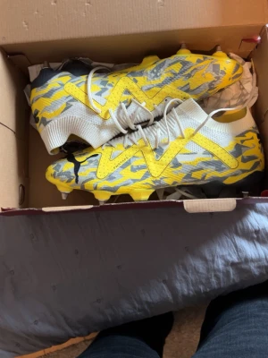 Puma Future fotbollsskor skruvdobbar - Helt nya oanvända Puma future fotbollsskor med skruvdobbar. Denna kollektionen säljs inte längre, så va snabb och köp skorna 💨