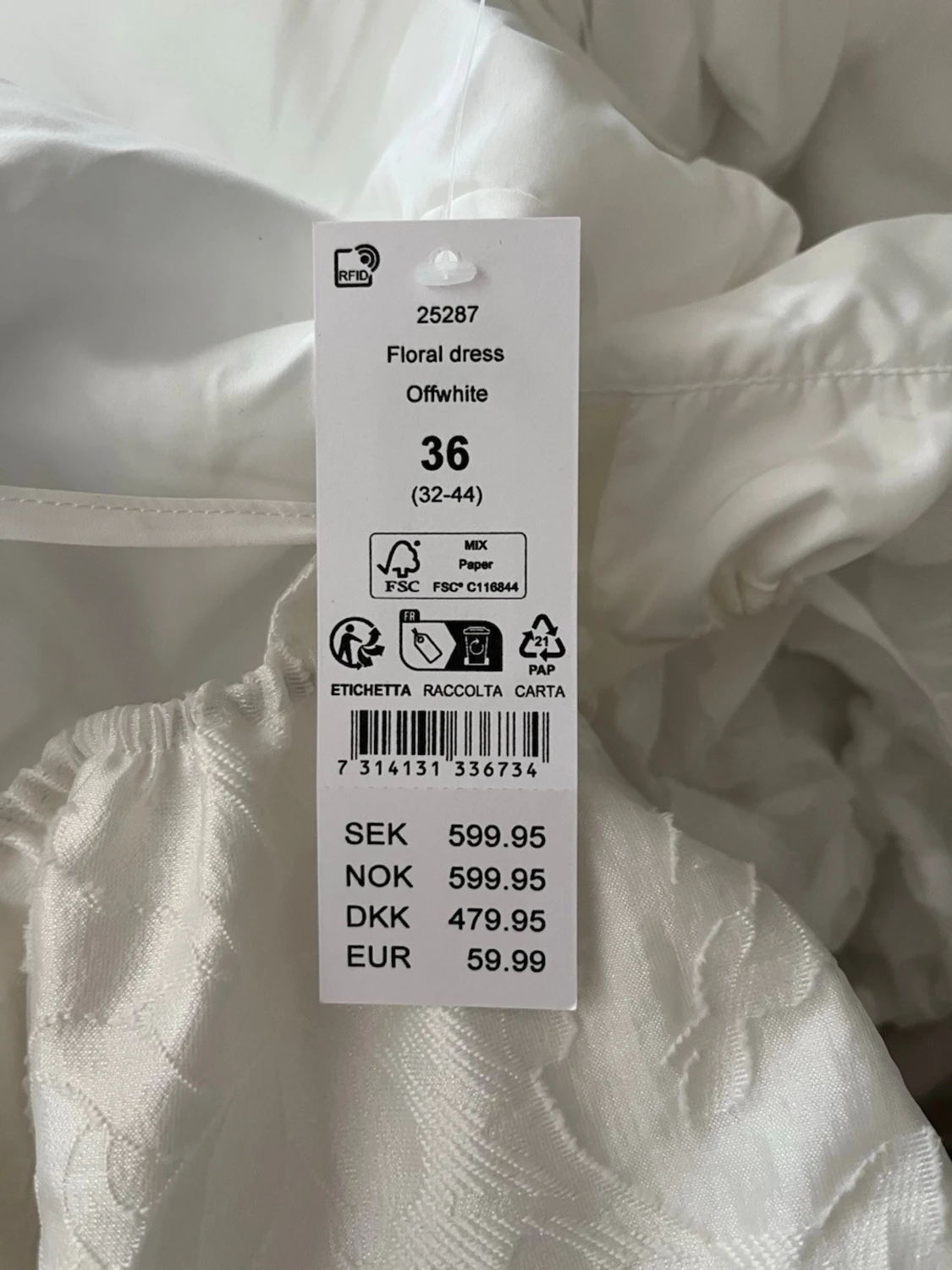 Vit kort studentklänning med puffärmar - 3